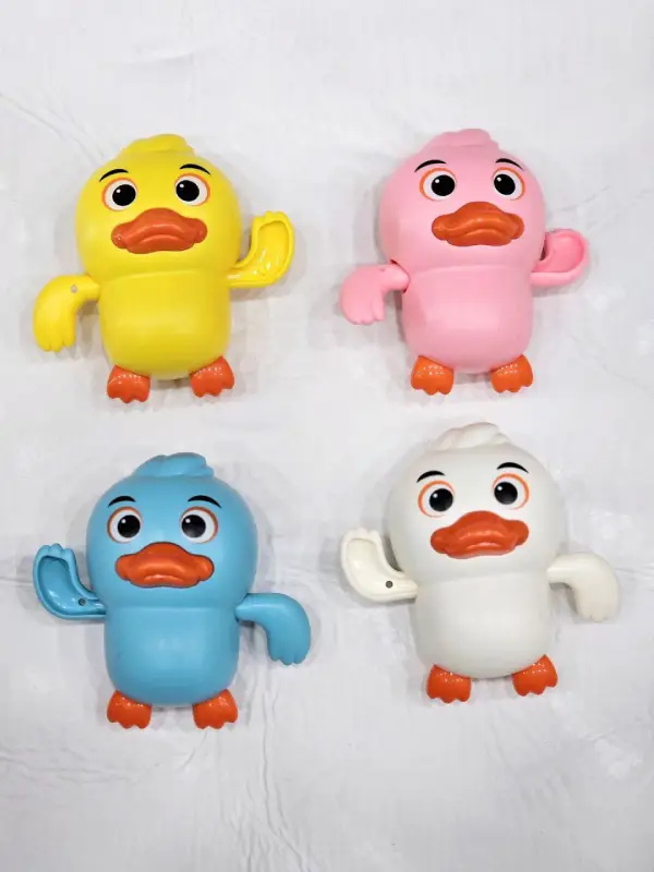 Cookie-swimming-chick-bath-toy اسباب بازی حمام